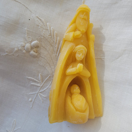 Beeswax candle - Nativity - in his hands