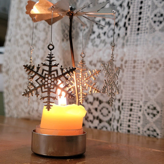 Tealight candle carousel ‐spinning lantern