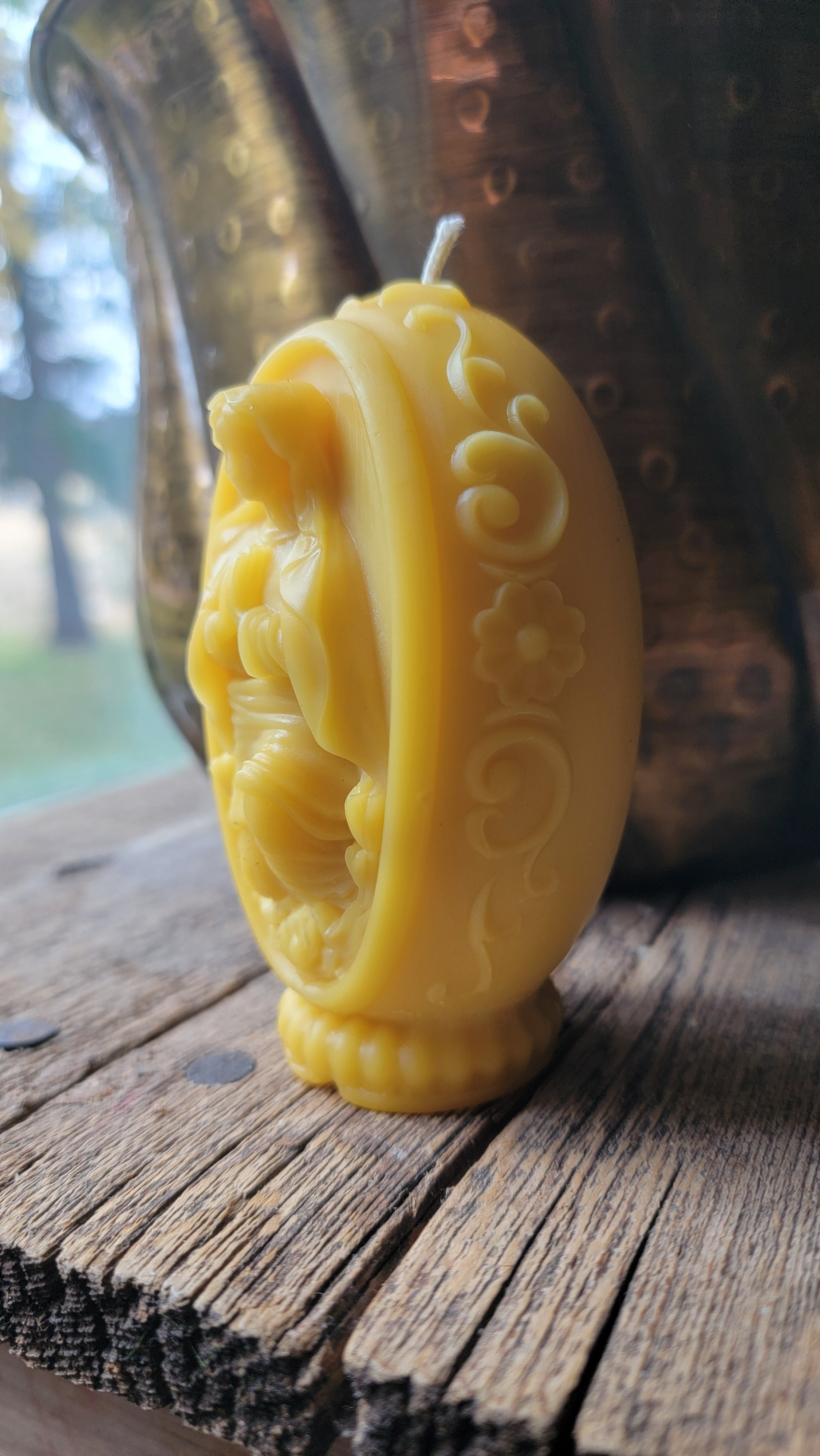 He comes to me‐ beeswax sphere candle