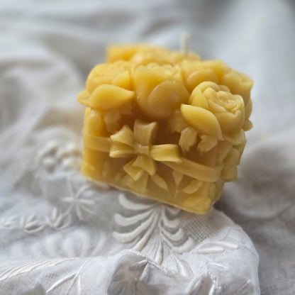 Baker's Dozen Roses | Beeswax Candle