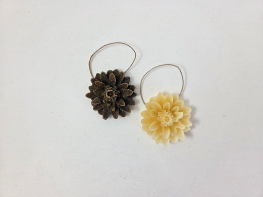 Dainty Dahlia | Beeswax Ornament