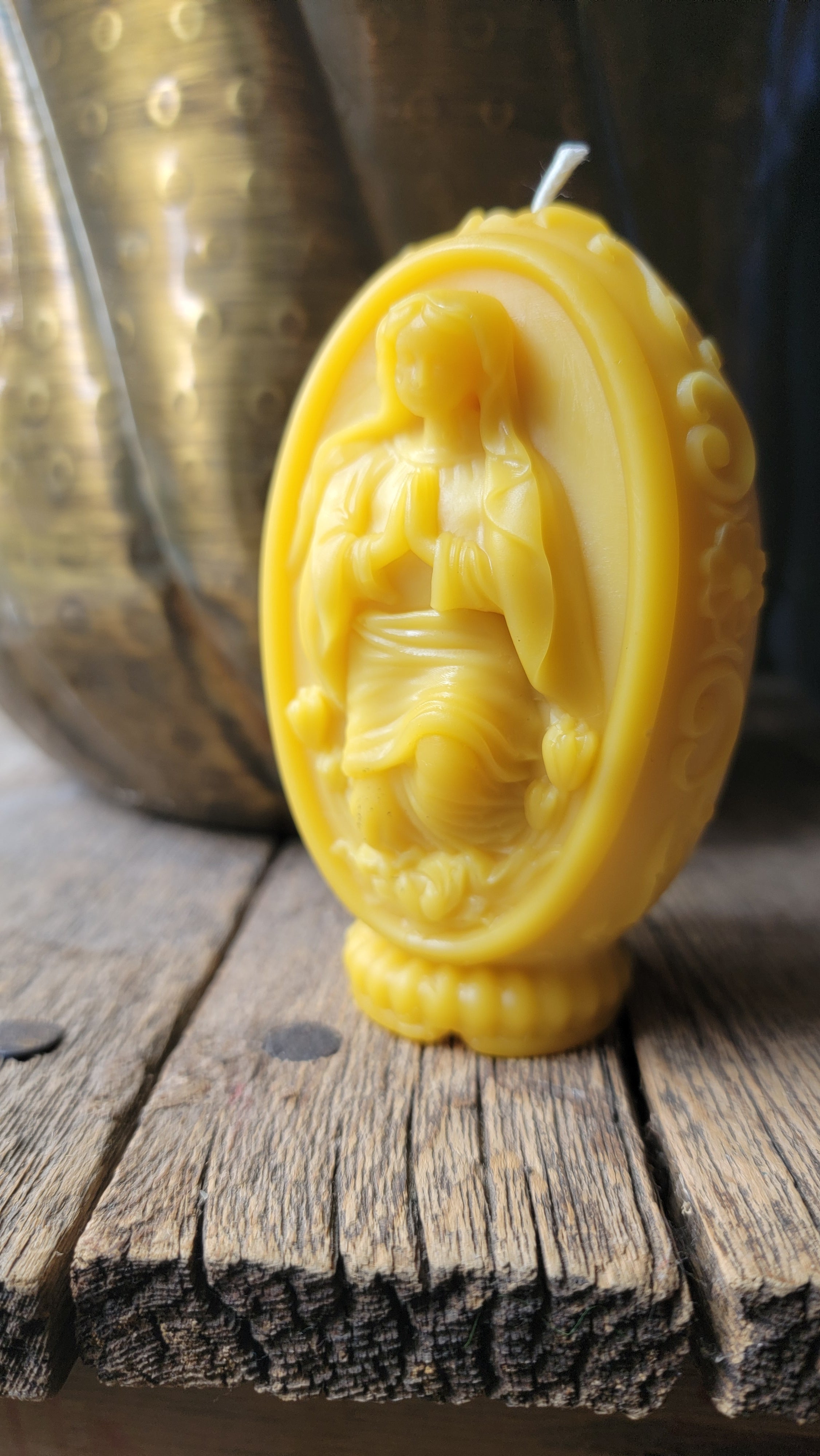 He comes to me‐ beeswax sphere candle