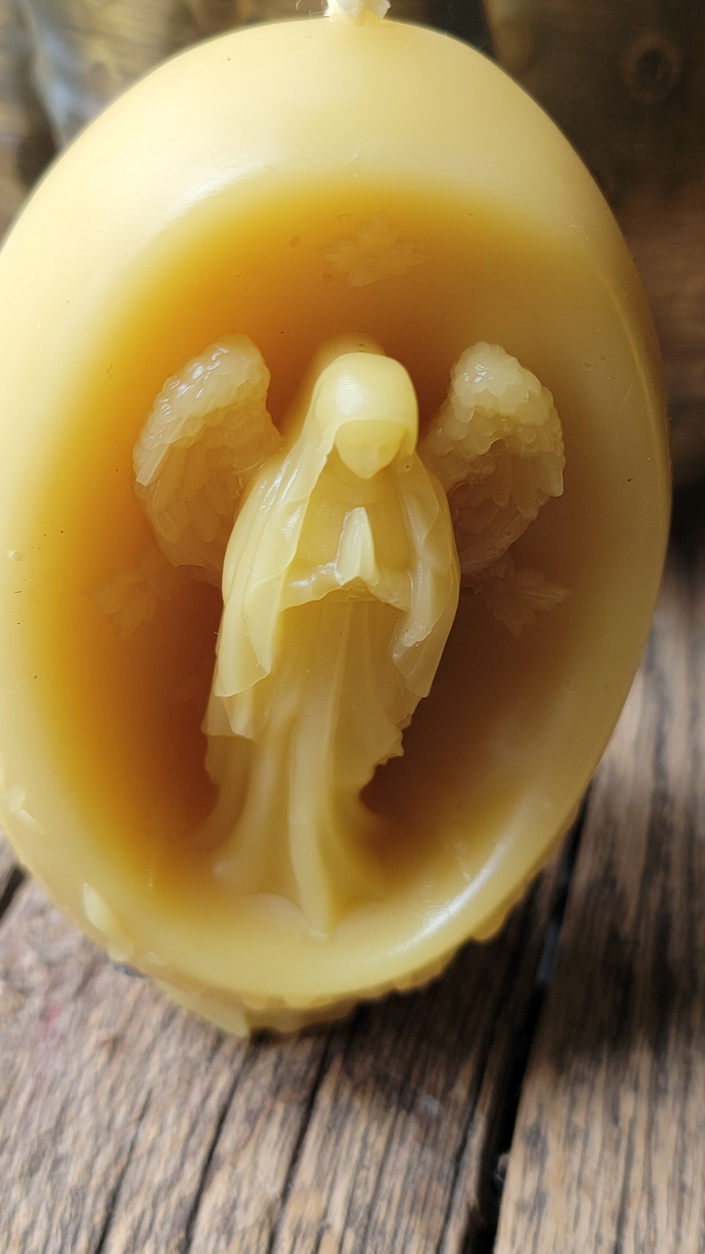 Angels we have heard on High - Beeswax sphere candle