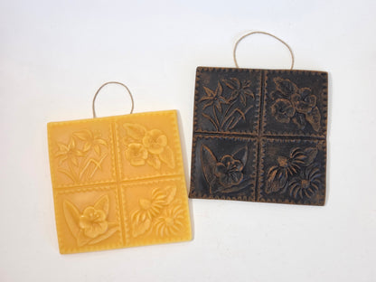 Laura's Pressed Flowers | Beeswax Ornament