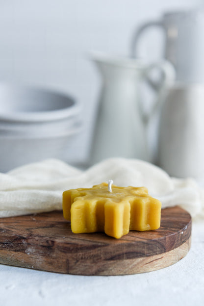 Simple Snowflake Floating beeswax candle