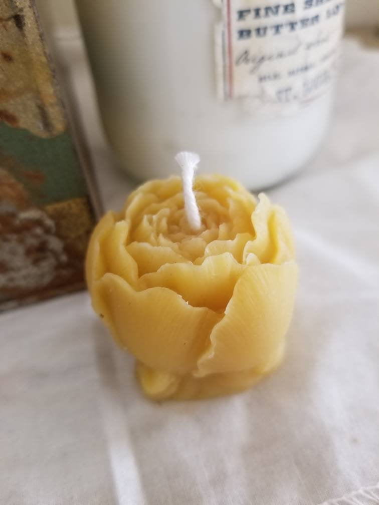 Small votive Peony Beeswax Candle