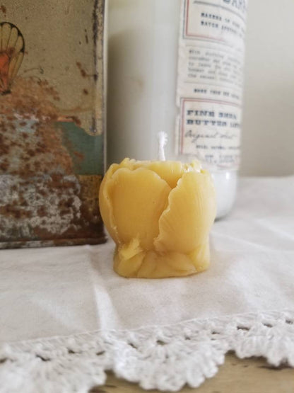 Small votive Peony Beeswax Candle